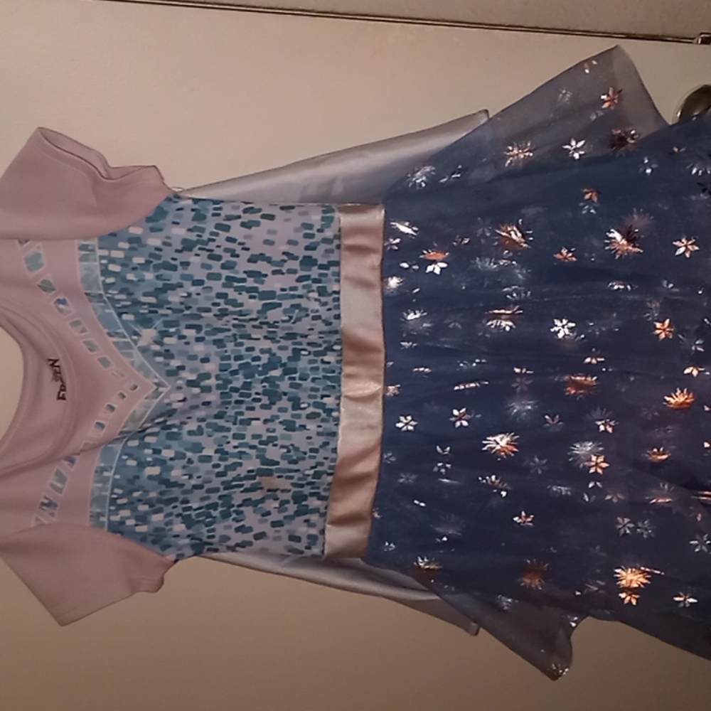 *Girls costume size M 7-8
